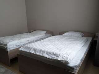 Хостелы Station Hostel Атырау Улучшенный двухместный номер с 2 отдельными кроватями-5