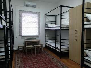 Хостелы Station Hostel Атырау Спальное место на двухъярусной кровати в общем номере для мужчин-1